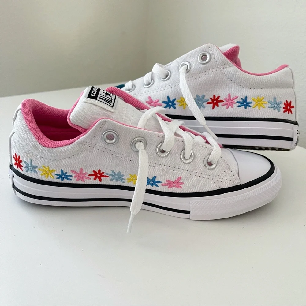 NEW Converse Girls White Chuck Taylor All Star Embroidered Flower Sneakers 1